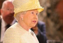 10 знаменитых фото с королевой Елизаветой II — вот почему ее так любят подданные