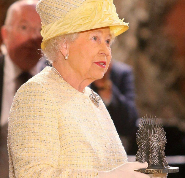 10 знаменитых фото с королевой Елизаветой II — вот почему ее так любят подданные