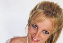 Бритни Спирс увлеклась боксом и показала постройневшую фигуру в бикини