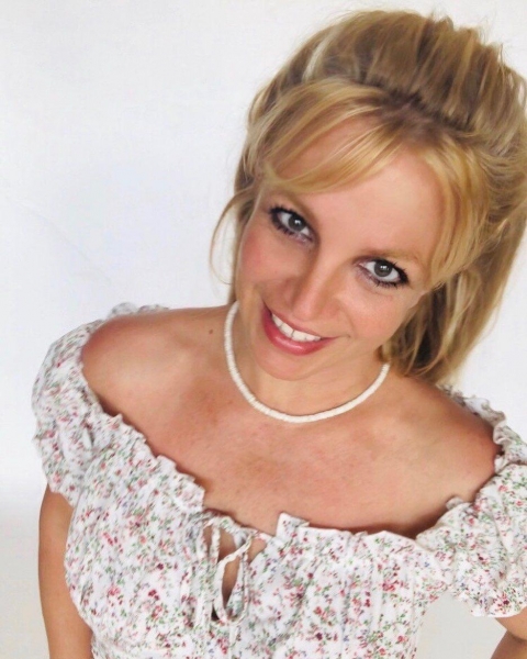 Бритни Спирс увлеклась боксом и показала постройневшую фигуру в бикини