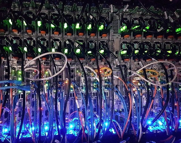 Huawei начинает делать сервера на заводах «Ситроникс» в России