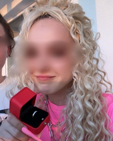 «Я выхожу замуж»: родившая в 14 школьница надела помолвочное кольцо
