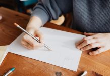 Как избавиться от менструальных болей с помощью карандаша