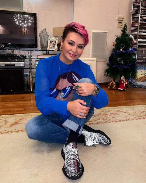 Катя Лель удивила поклонников фото с эффектным супругом