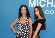 Кэтрин Зета-Джонс поделилась смелым фото 18-летней красавицы-дочери