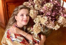 Лиза Арзамасова показала архивное фото бабушки в 60-х годах