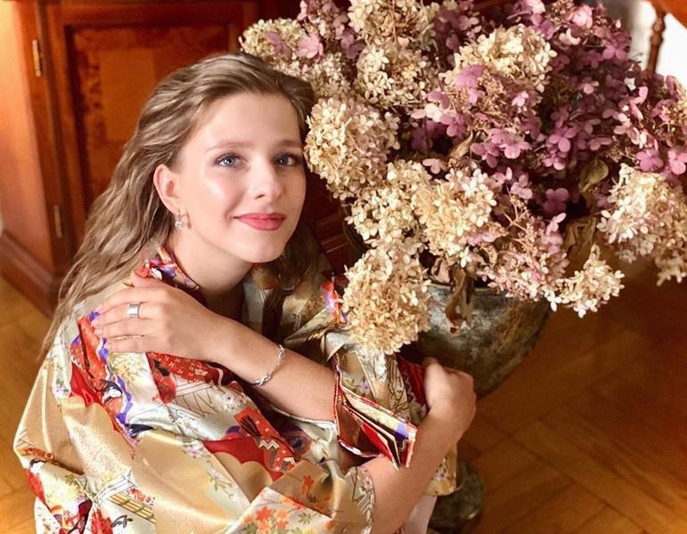 Лиза Арзамасова показала архивное фото бабушки в 60-х годах