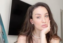 Маликова и Дайнеко устроили битву неглиже-образов с мужской рубашкой