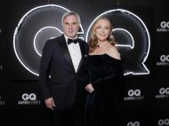 Меладзе и Джанабаева вышли на первую прогулку с дочерью в коляске за 112 тысяч