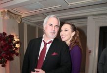 Меладзе устроил сюрприз для выписавшихся из роддома Джанабаевой с дочкой