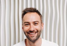 «Меня вычеркнули»: Шепелев пожаловался на отсутствие фото с декольте от поклонниц