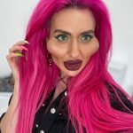 Накачавшая «скулы-кулаки» фрик-модель сделала пластику кубиков пресса: фото