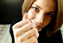 Полиция Бали ищет модель из России — она сняла видео для взрослых в священном месте