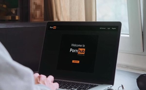 Роскомнадзор нашел на PornHub оскорбление властей и нарушение прав на свободу вероисповедания