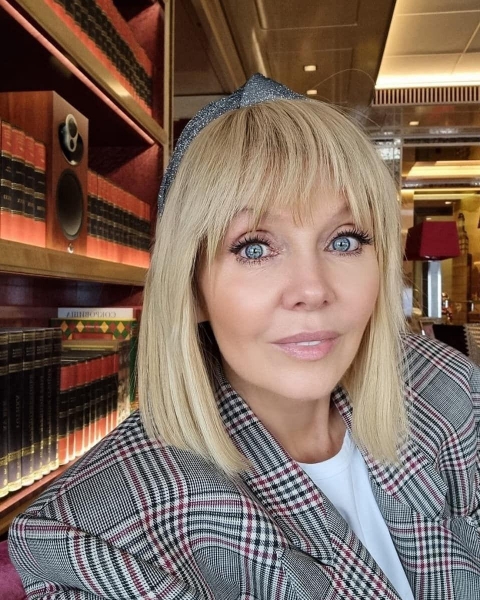 Роскошный букет сына и теплые слова невестки: как родные поздравили Валерию