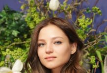 Теперь официально: Кафельникова беременна от экс-бойфренда Ходченковой