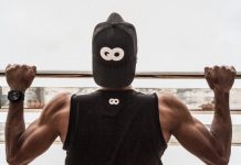 Тиктокер съел сухой спортпит и чуть не умер — что случилось