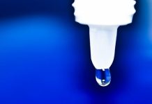 Тиктокеры в восторге от отбеливающих глазных капель — но врачи переживают