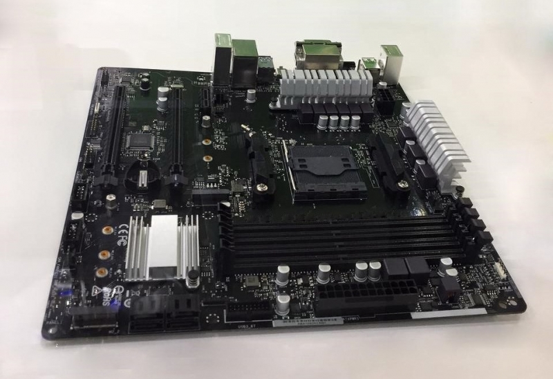 В России начинается выпуск отечественных материнских плат для новейших процессоров AMD. Фото