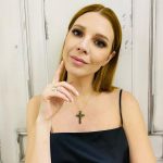 Загоревшая Подольская примерила пляжный look от Versace за 240 тысяч