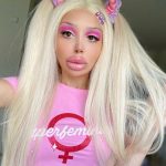 «Живая кукла Bratz» впервые показала детское фото. Изменился даже цвет кожи