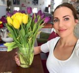 Звезда «Великолепного века» Узерли появилась на открытии ММКФ в платье российского дизайнера