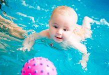Плавание в детском бассейне: веселое и полезное занятие для малышей