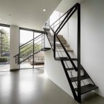 Как производится монтаж металлических лестниц?