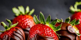 Как сделать клубнику в шоколаде?