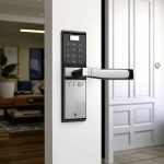 Как установить замок на дверь?