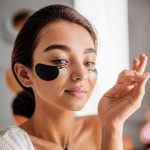 Как действуют на кожу патчи под глаза?