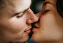 Как ищут клиентов проститутки