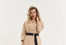 Выбор женских деловых костюмов