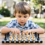 Почему полезно играть с ребенком в настольные игры