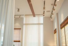 Жалюзи для салонов красоты: как выбрать и какие бывают