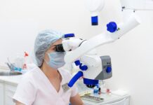 Профессиональная чистка зубов в семейной стоматологии