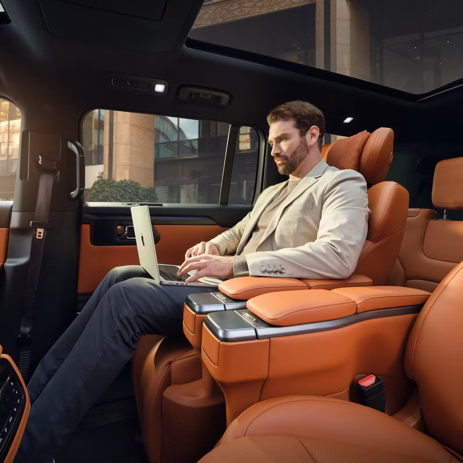 ROX 01 — премиальный гибрид-внедорожник нового поколения