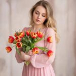 Что надеть на 8 марта: стильные весенние образы и сочетания