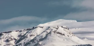 12 туристов застряли у тел погибших спутников на подушке Мунку-Сардыка в Бурятии