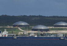 Более 10 стран попросили США продлить разрешение на покупку нефти РФ