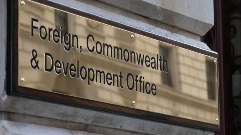 Британский МИД вызвал посла Ирана из-за вербовки смертников через Telegram