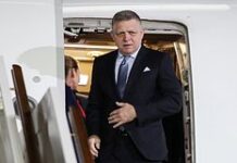 Еще одна страна запретила премьеру Словакии пролет на парад Победы в Москву