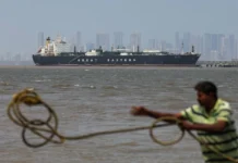 Глава МИД Ирана Аракчи объявил об открытии Ормузского пролива