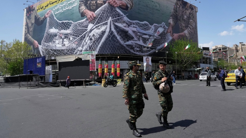 Баннер в Тегеране