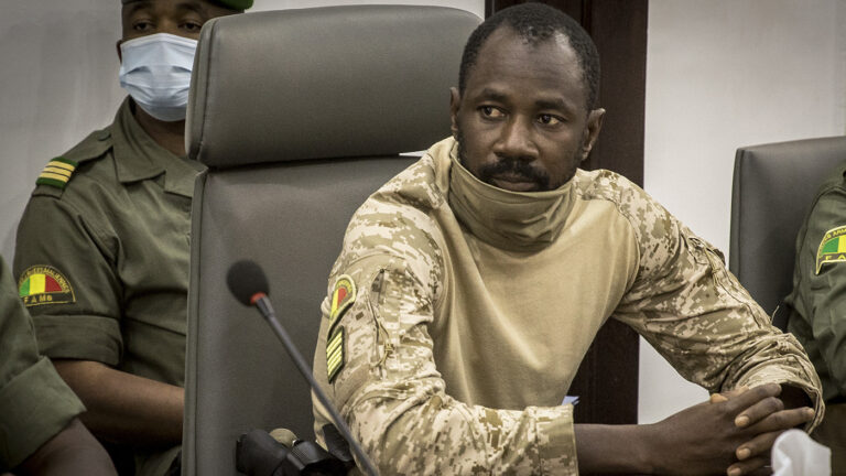 Лидер Мали впервые появился на публике после попытки госпереворота