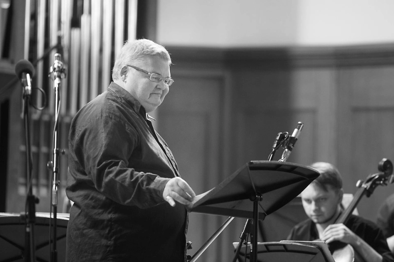 На экстренно севшем в Румынии борту из Петербурга умер дирижёр Сергей Стадлер