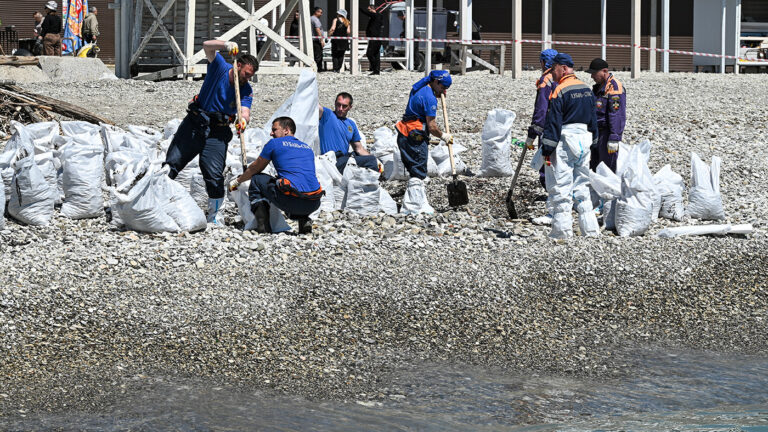«Настоящий героизм»: что происходит в Туапсе после атаки на НПЗ