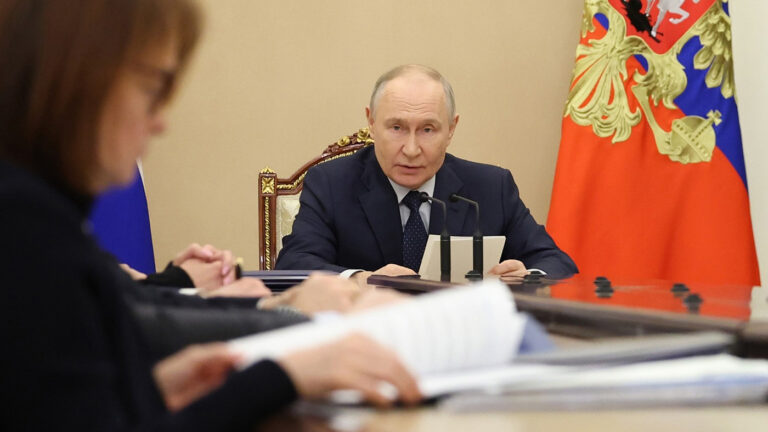 «Оказались в минусе»: Путин откровенно высказался об экономике России