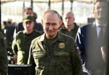 Песков заявил, что военные определяют меры из-за атак Киева