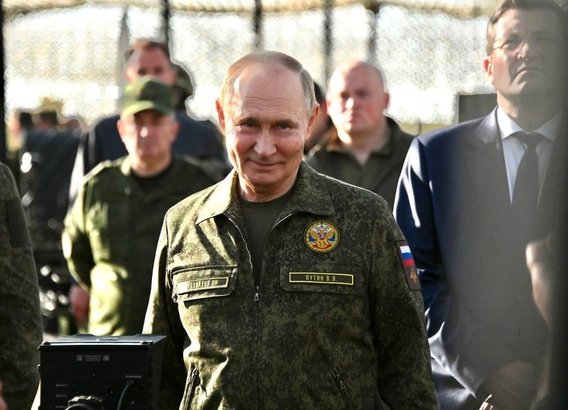 Песков заявил, что военные определяют меры из-за атак Киева